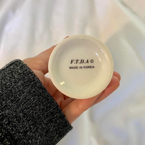 vintage 80s f.t.d.a. korea tulip bud vase - Picture 4 of 4